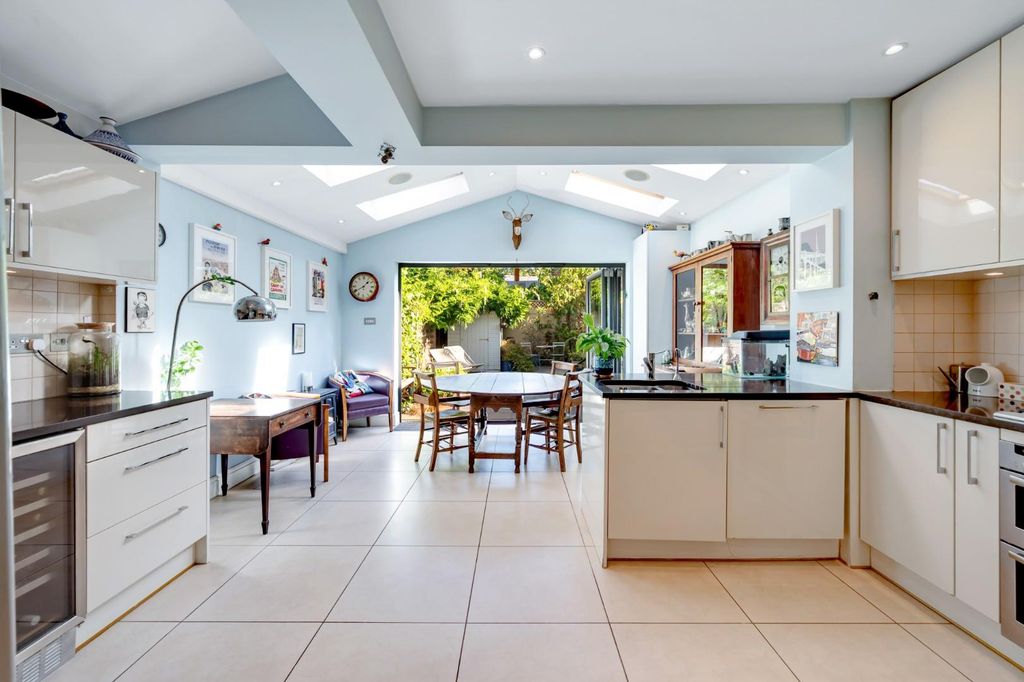 Property photo 1 of 20 11 Waldeck Road-7.Jpg