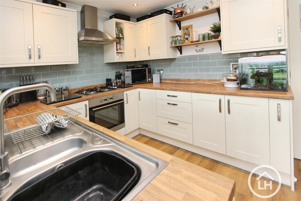 Property photo 3 of 13 Kitchen