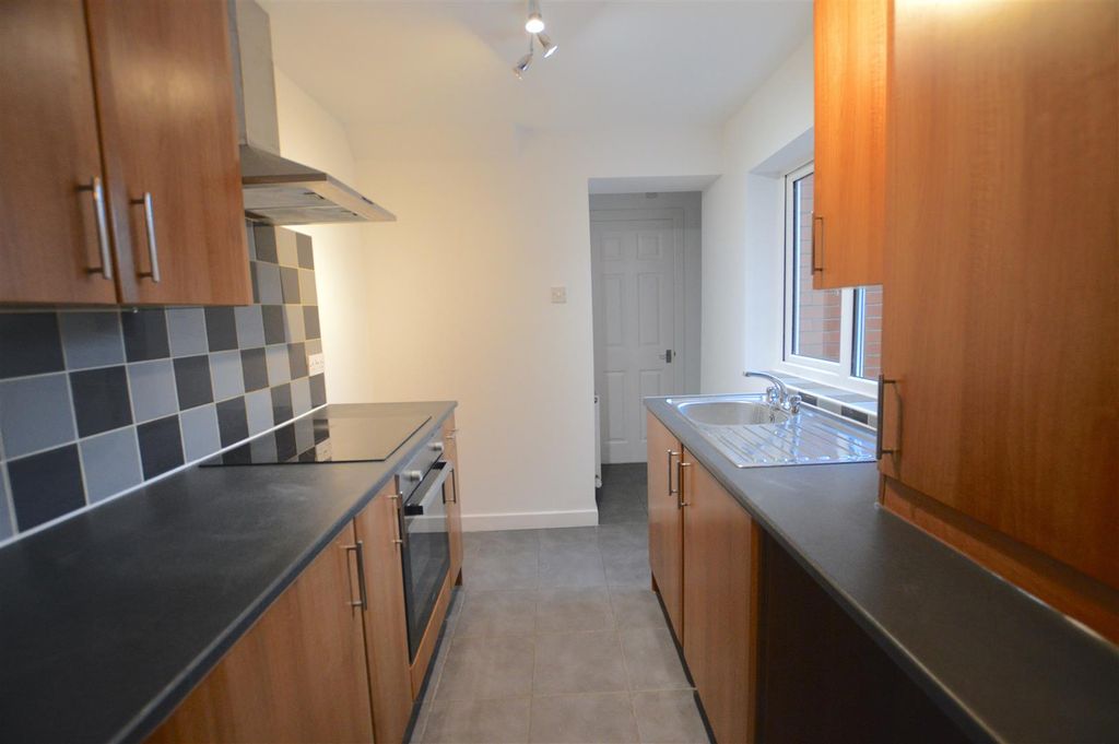 Property photo 3 of 7 5 Vine Street Kitchen.Jpg