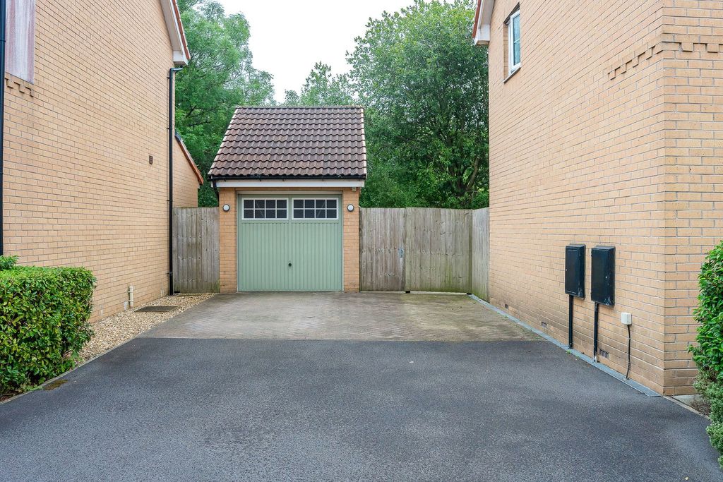 Property photo 3 of 28