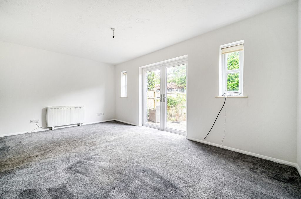 Property photo 2 of 8 1310419-1-684Fd9d...