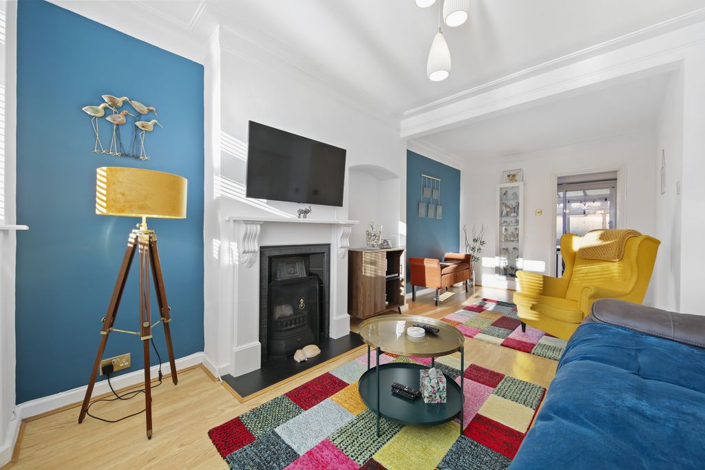 Property photo 1 of 29 Three Bedroom, Extended House For Sale In Sidcup, Da15