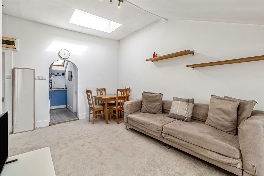 Property photo 3 of 6