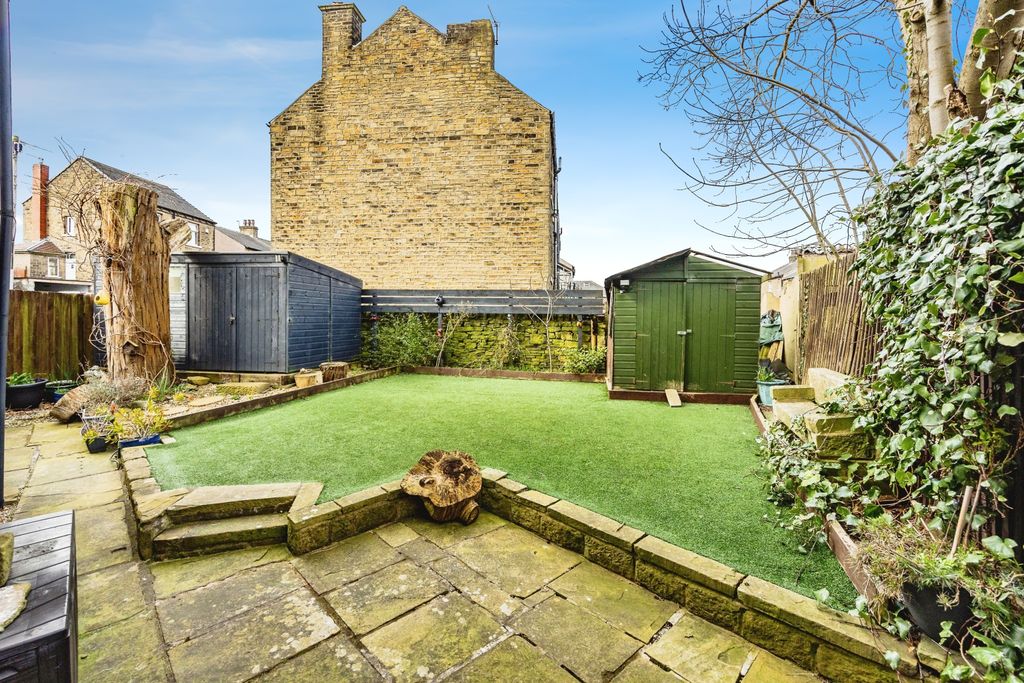 Property photo 3 of 18 Gardens