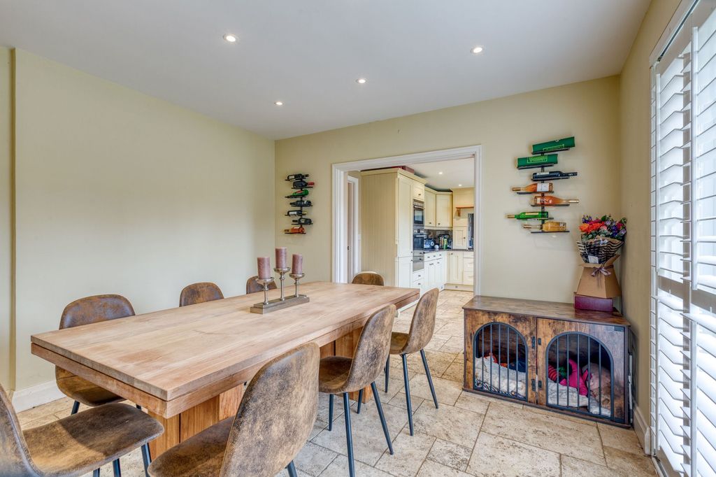 Property photo 3 of 23