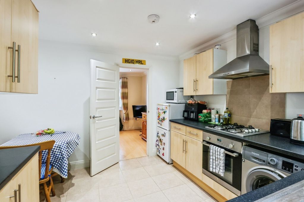 Property photo 3 of 16 Photo