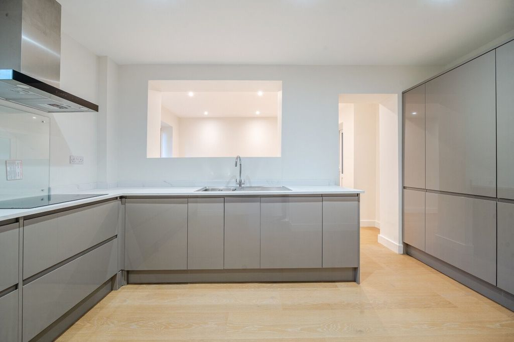 Property photo 3 of 21 Picture No. 10