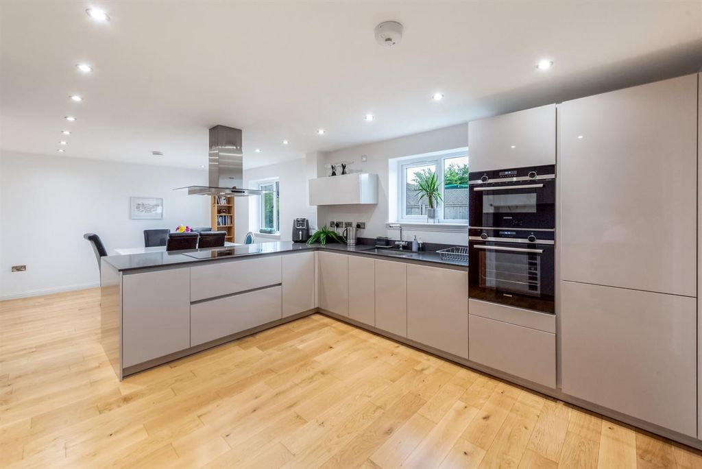 Property photo 3 of 42 16.Jpg