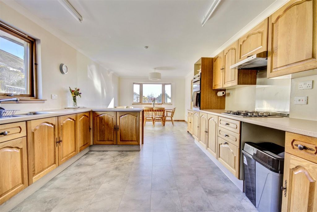 Property photo 3 of 18 Kitchen/Diner