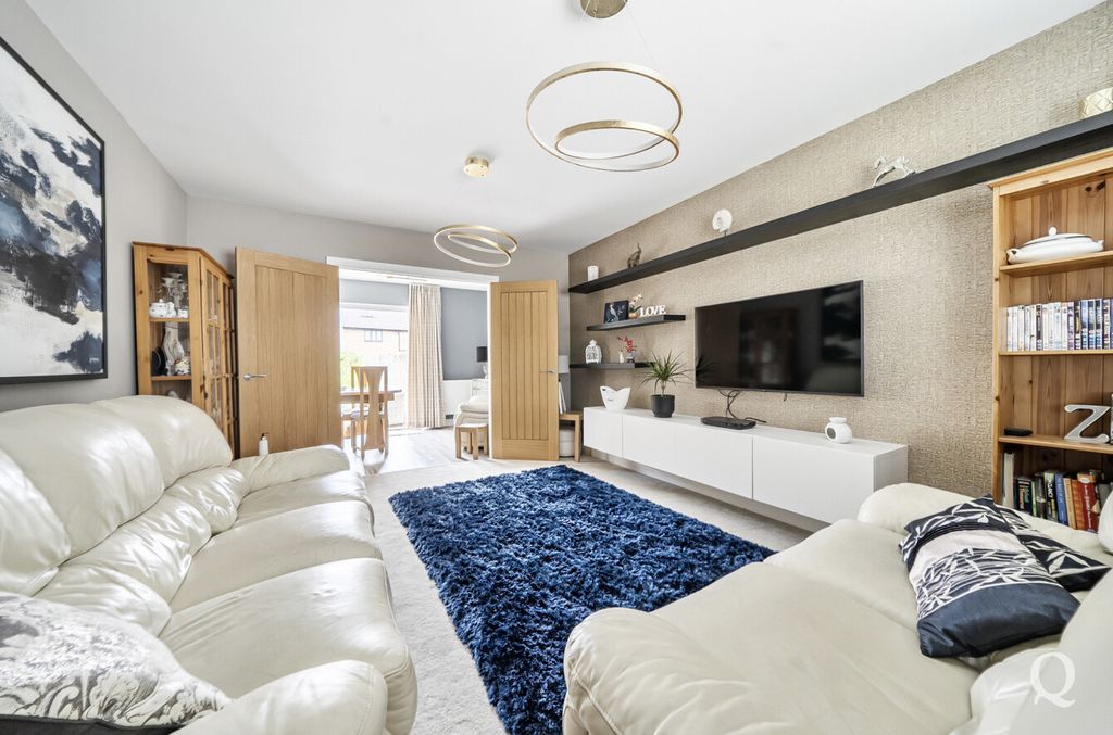 Property photo 2 of 32 Caccf96A-97c4-41B...