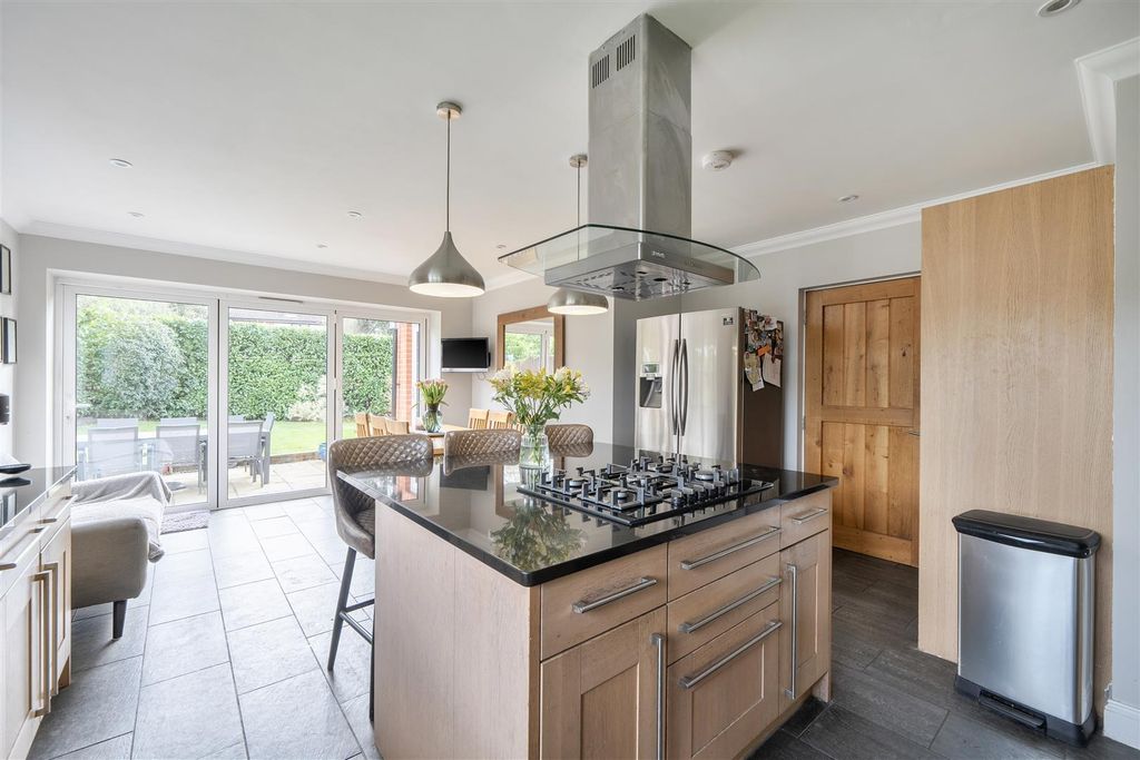 Property photo 2 of 26 1416863-25-69B848246414c.Jpg