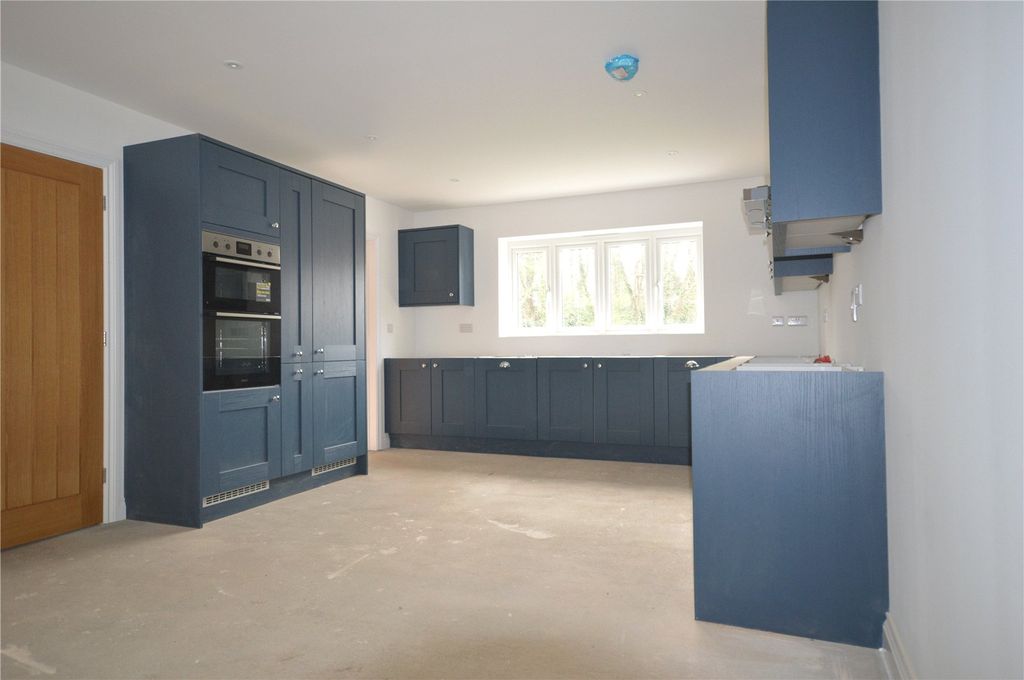 Property photo 2 of 16 Picture No. 21