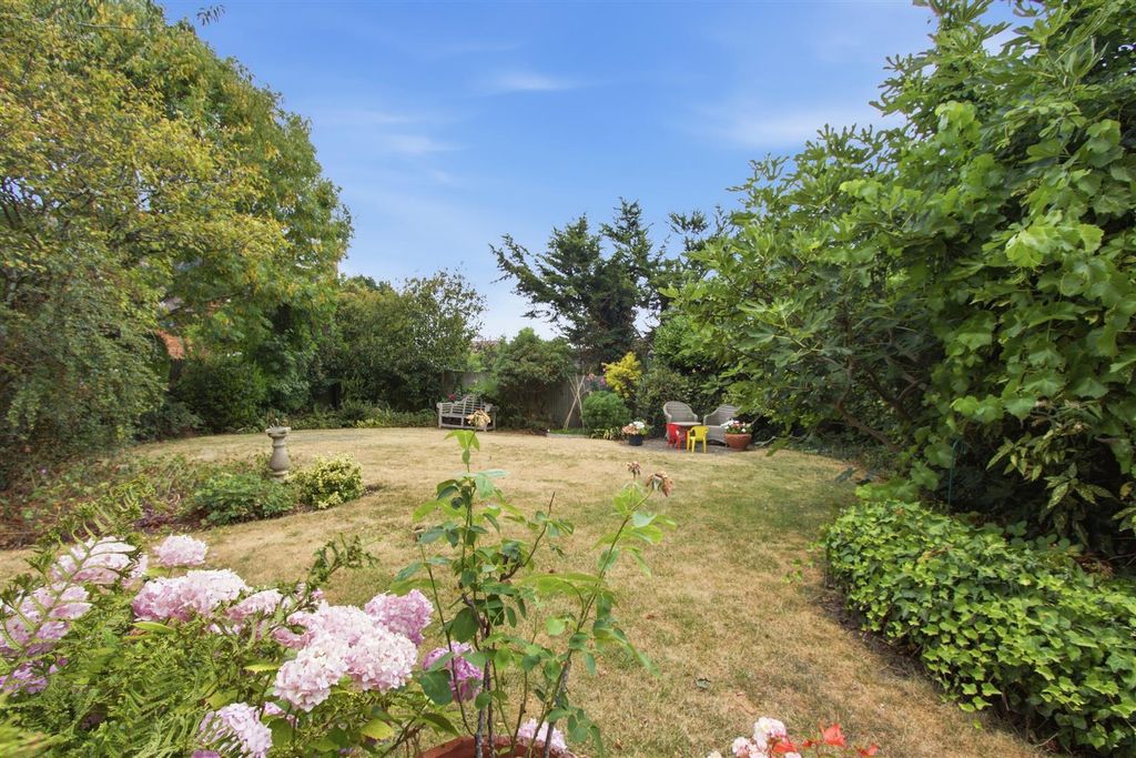 Property photo 2 of 30 Garden