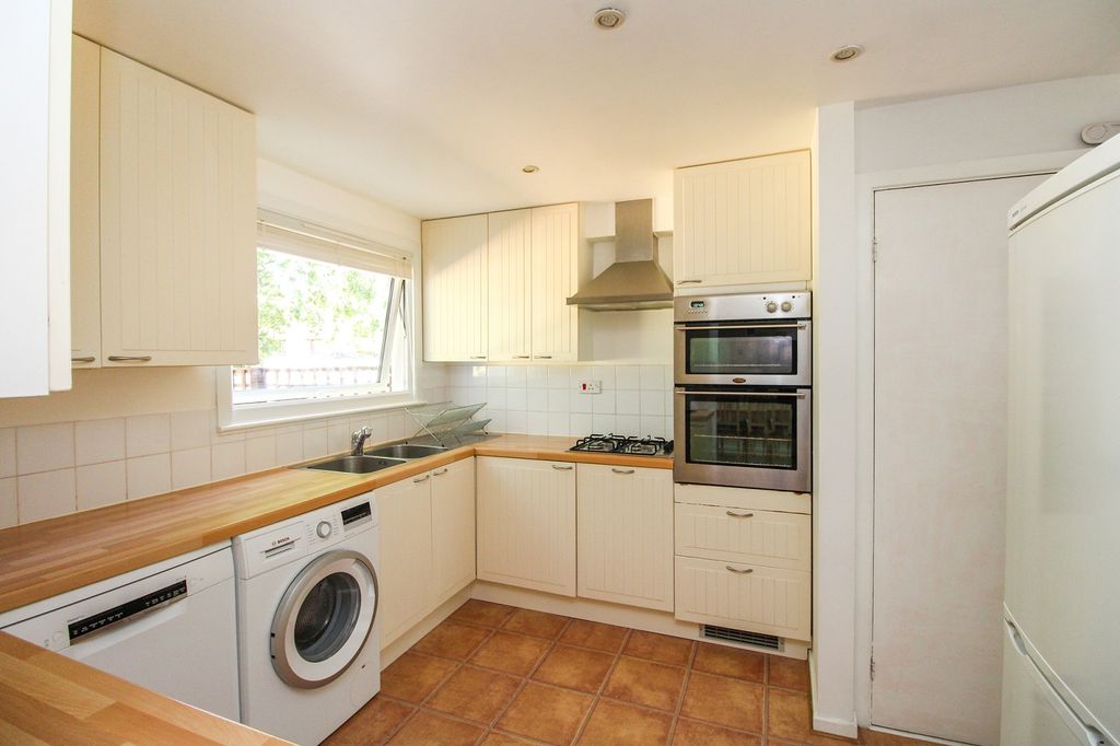 Property photo 2 of 16 Kitchen