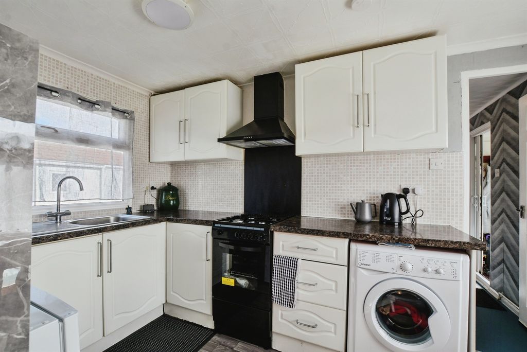 Property photo 2 of 14