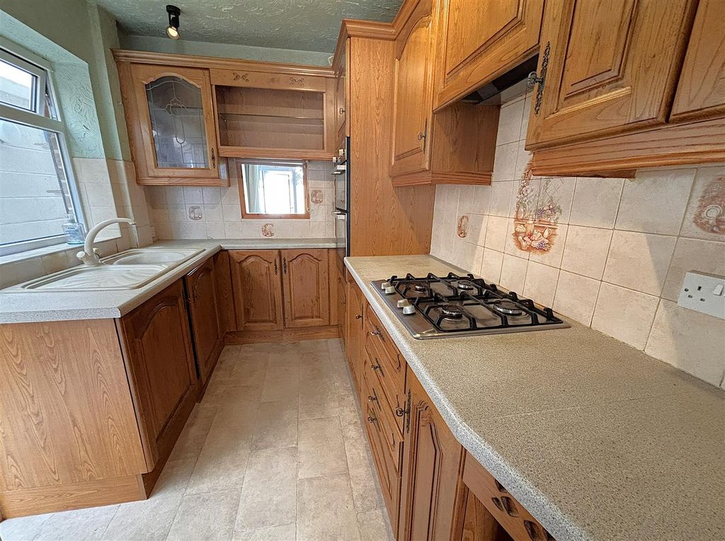 Property photo 3 of 17 Kitchen