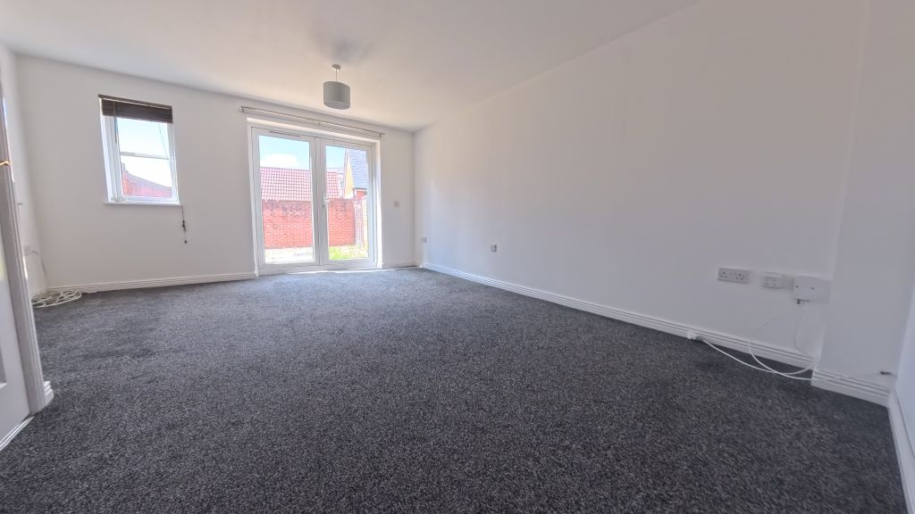 Property photo 3 of 7 Lounge (2)