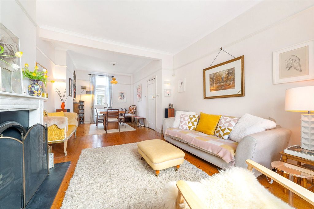 Property photo 3 of 17 Reception