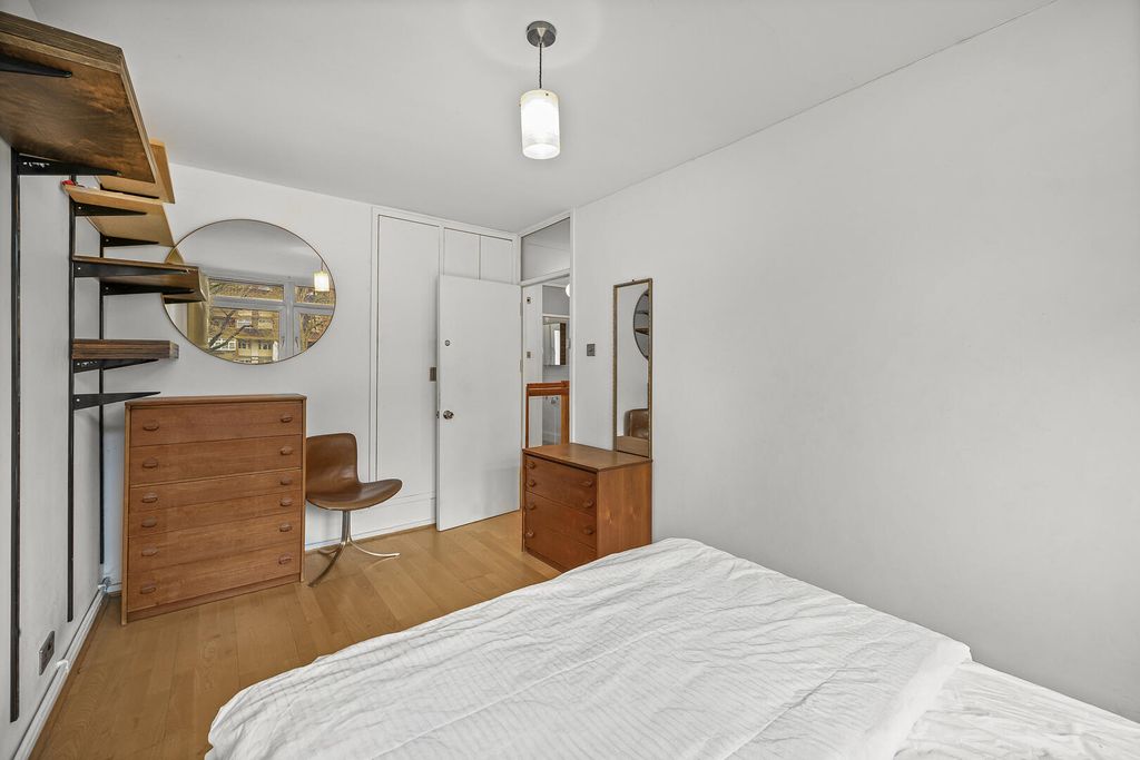 Property photo 2 of 12 Bedroom