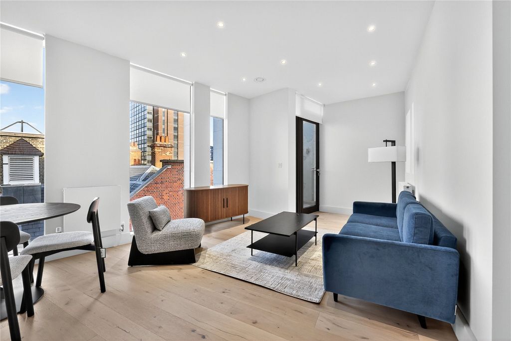 Property photo 2 of 20 Reception/Kitchen