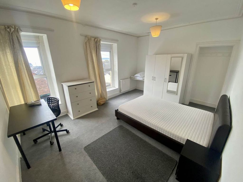 Property photo 1 of 11 Bed 4