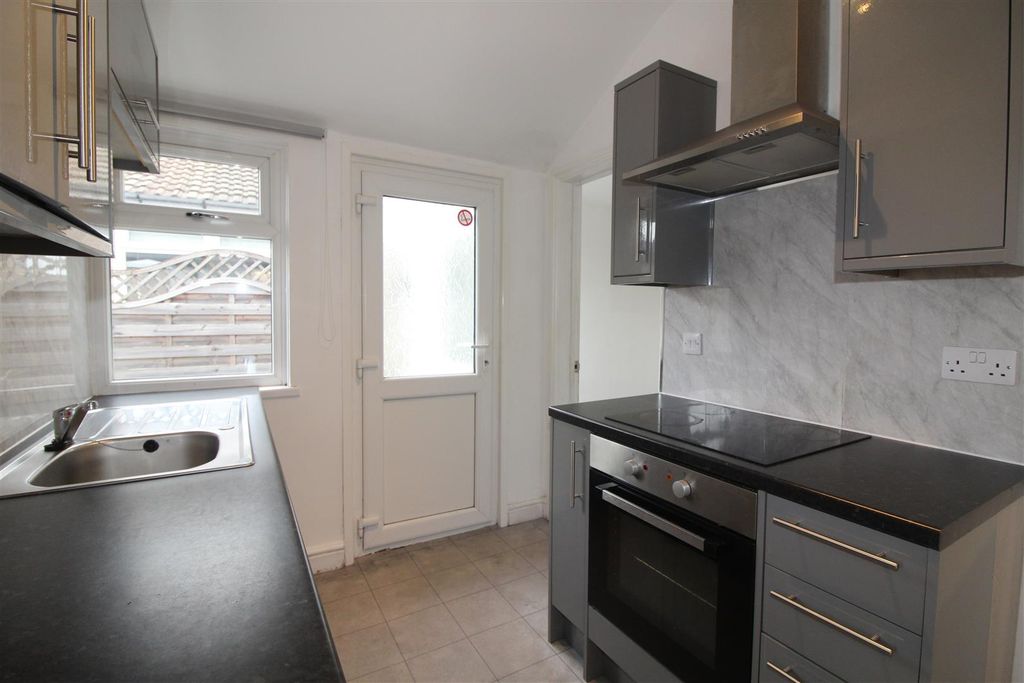 Property photo 2 of 18 Kitchen