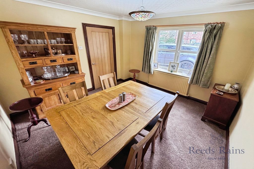 Property photo 3 of 25 Dining Room