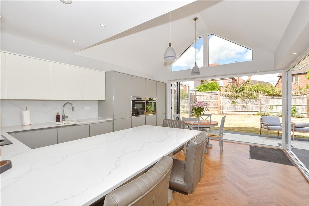 Property photo 3 of 19 Kitchen/Breakfast Room