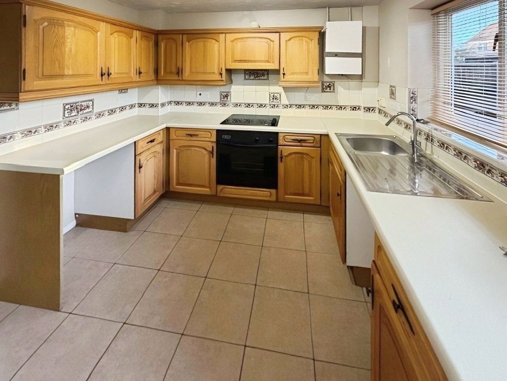 Property photo 3 of 9 Kitchen