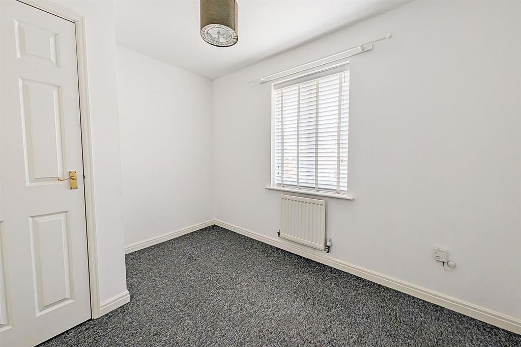Property photo 3 of 7 Bed 1.Jpg