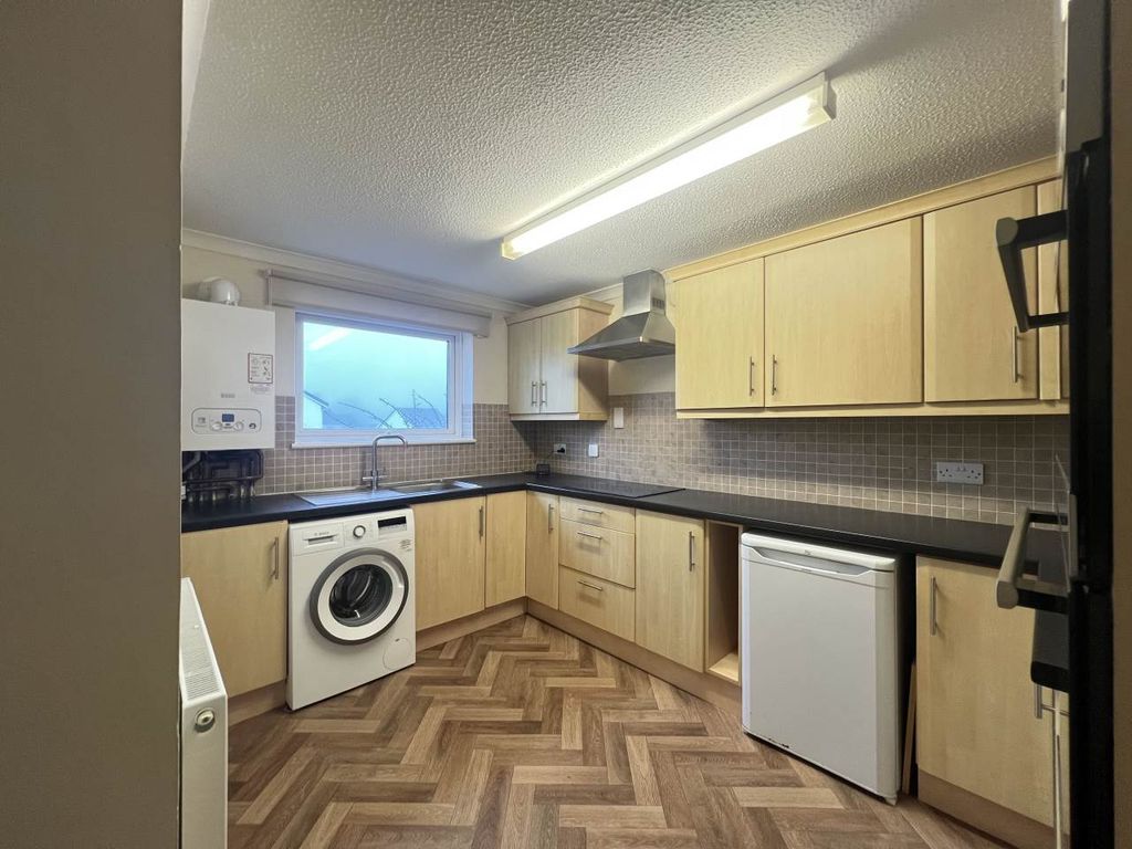 Property photo 3 of 5 Kitchen