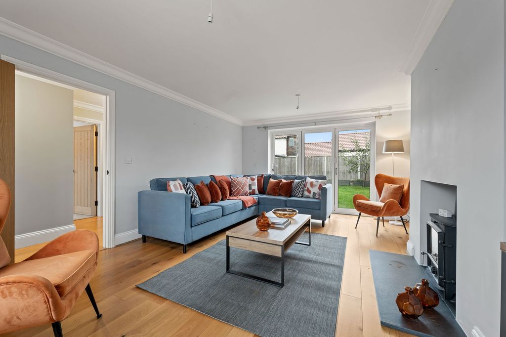 Property photo 2 of 32