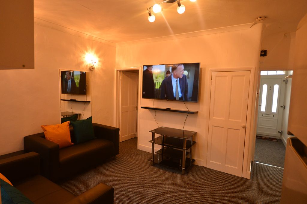 Property photo 3 of 36