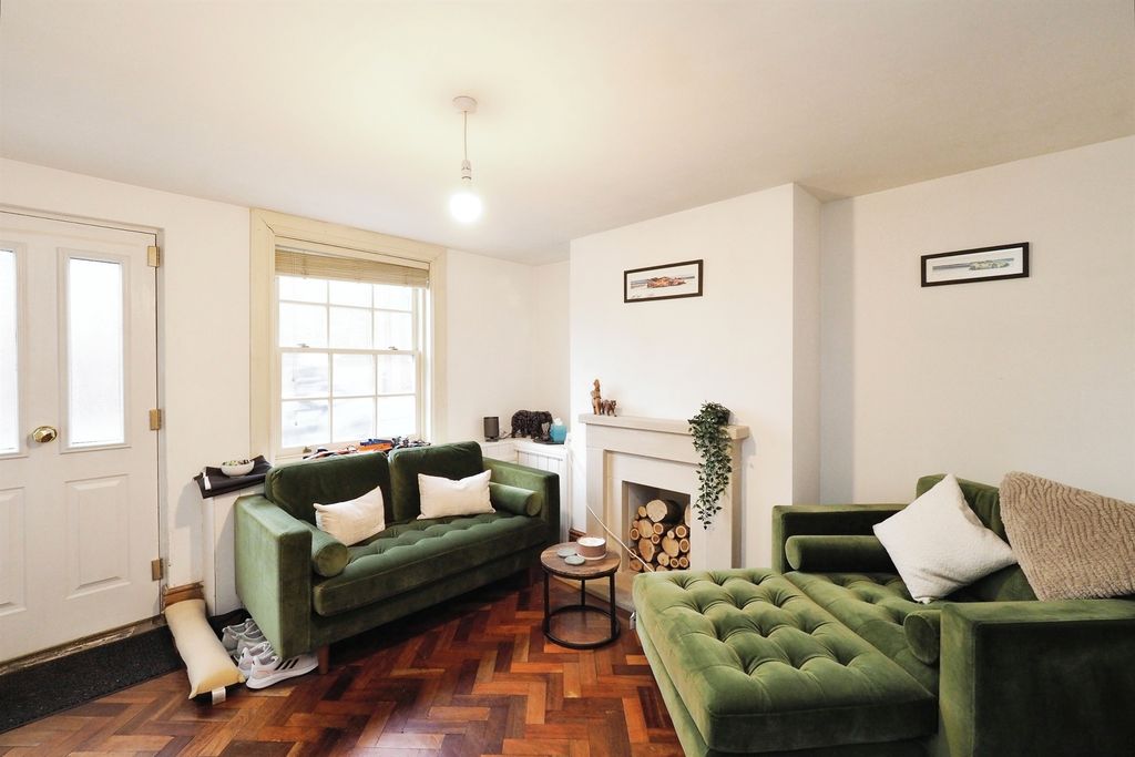 Property photo 2 of 17