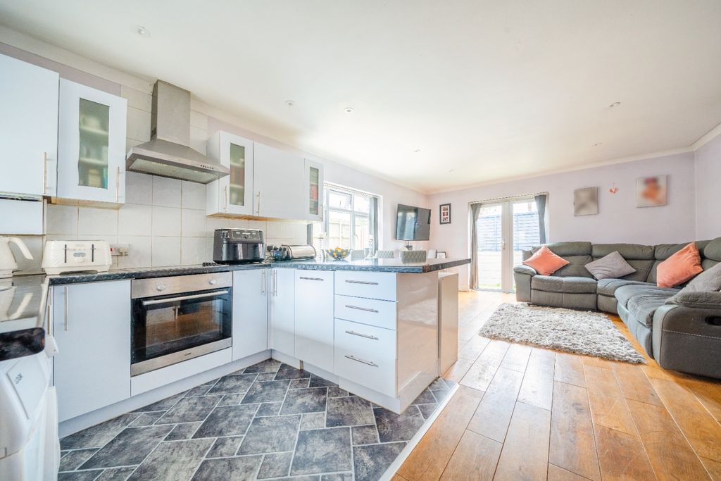 Property photo 1 of 15 4901741