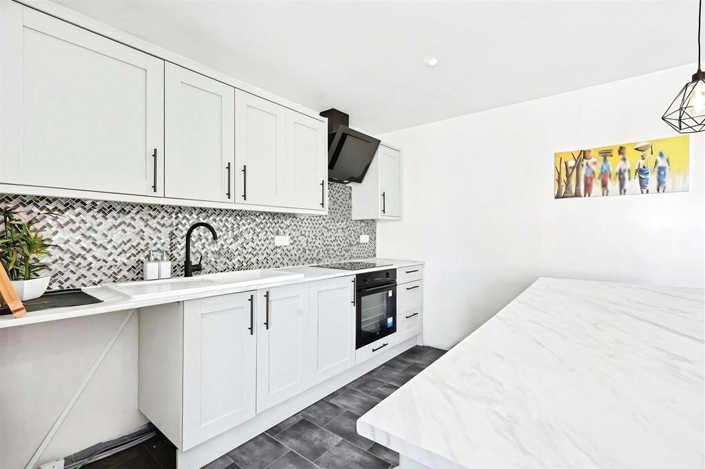 Property photo 3 of 32 Pbox-Img.Jpg