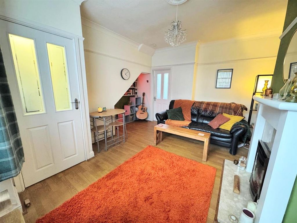 Property photo 2 of 9 Lounge