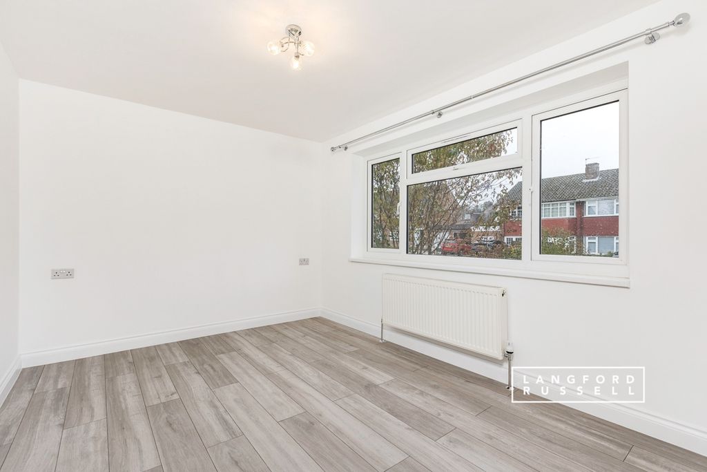 Property photo 3 of 10 Bedroom