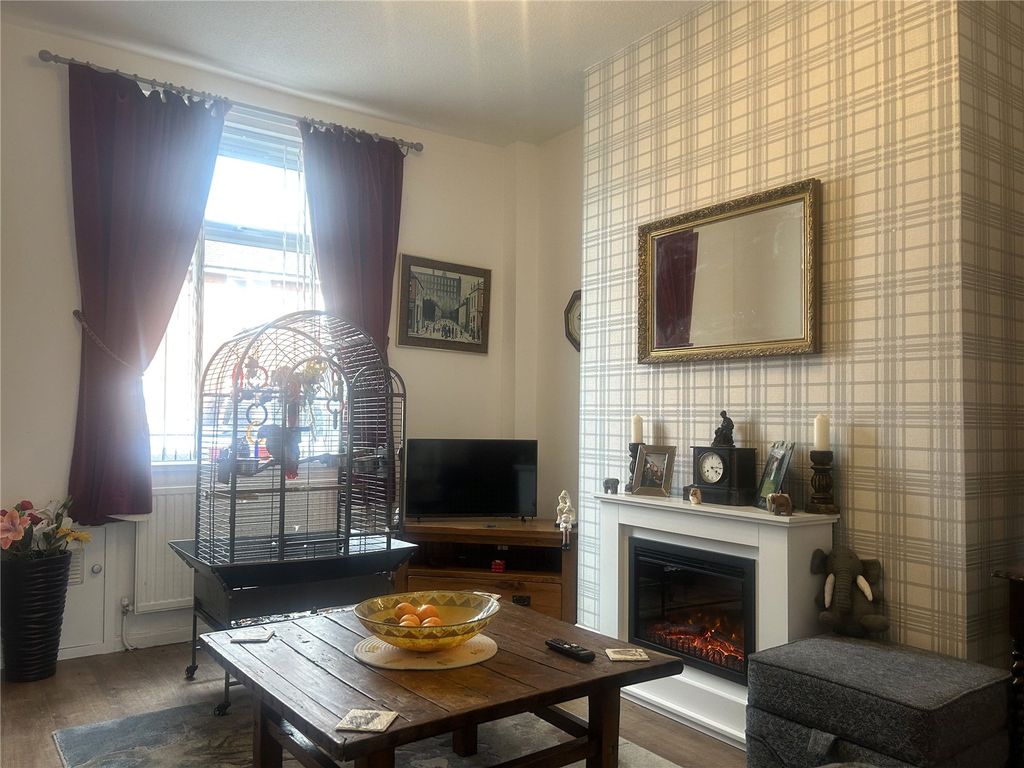 Property photo 2 of 13 Lounge