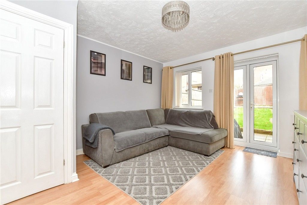 Property photo 3 of 9 Lounge