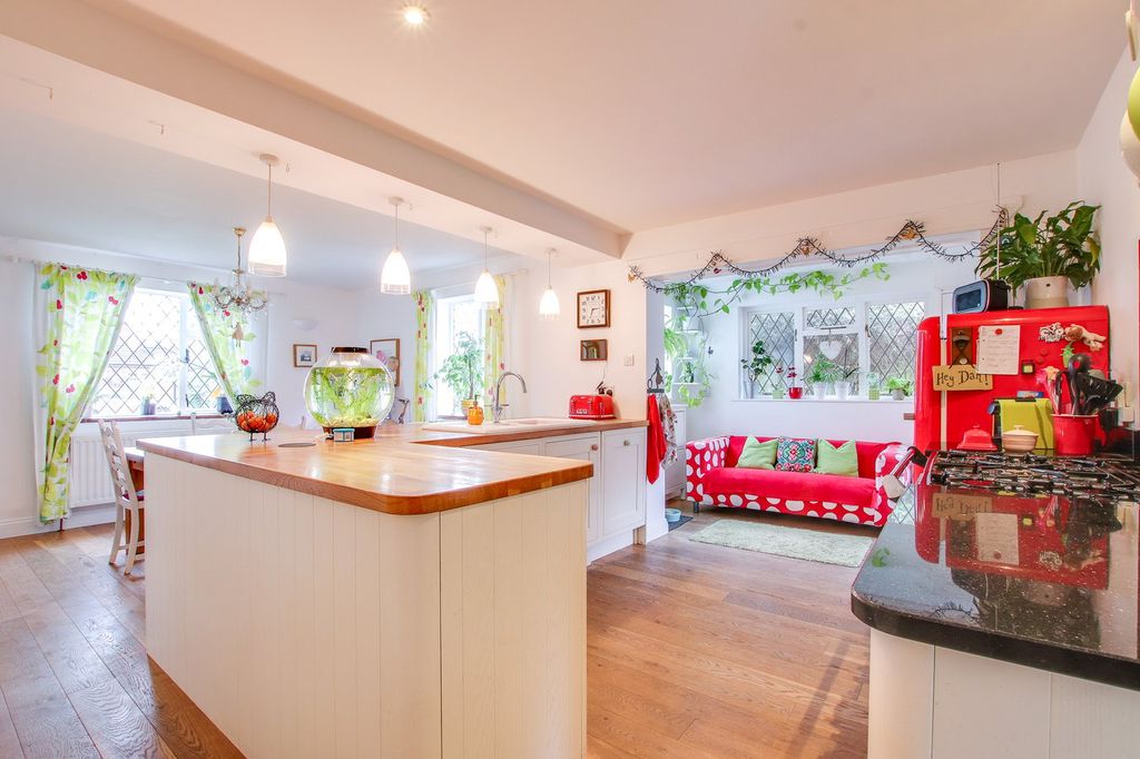 Property photo 3 of 18