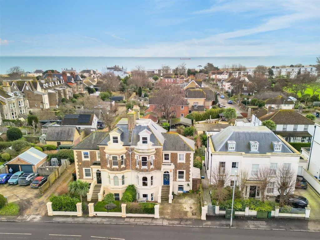 Property photo 2 of 26 Dover Road Walmer2.Jpg