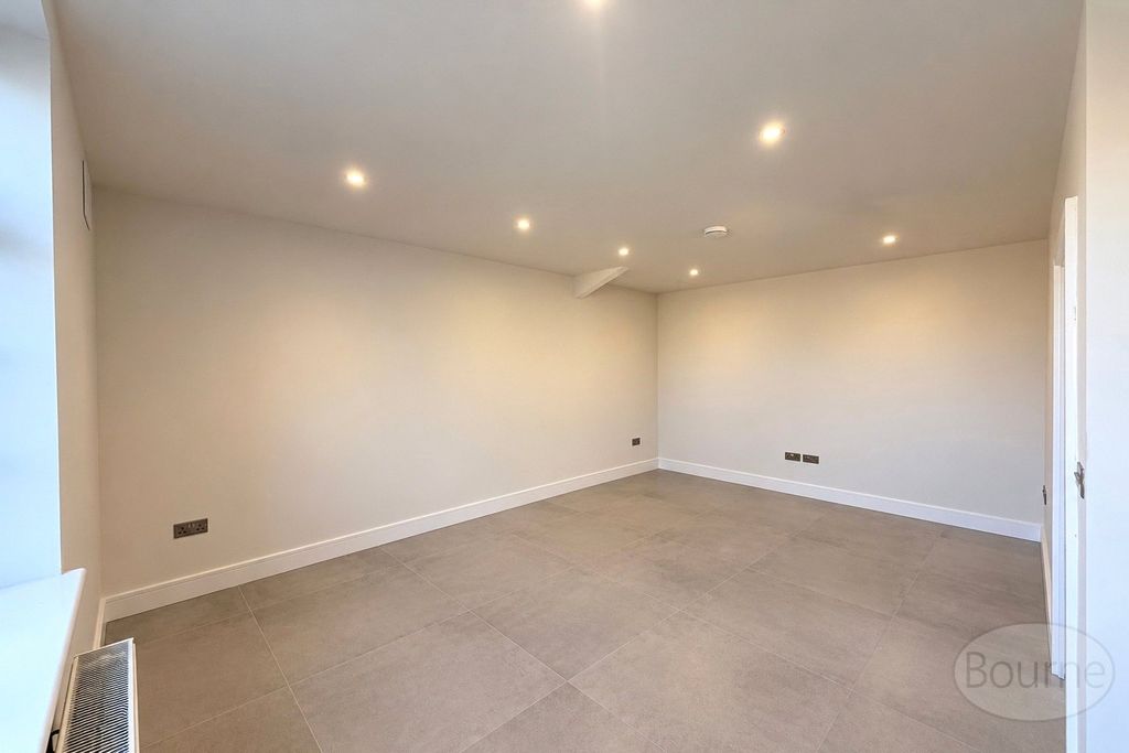 Property photo 2 of 10 Picture No. 20