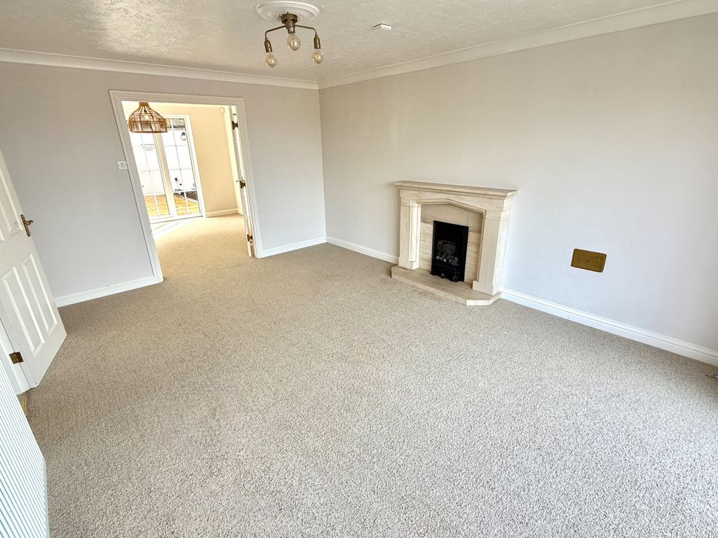 Property photo 3 of 28