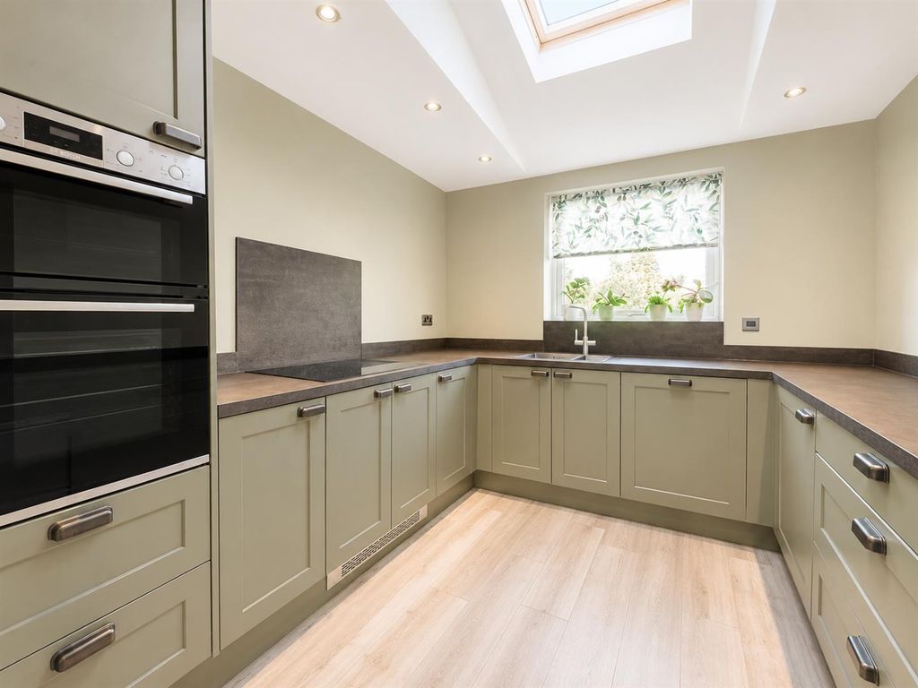Property photo 3 of 19 E6d827F2-A741-4Dda-A546-F393A4A51B24.Png