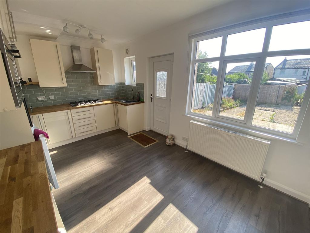 Property photo 3 of 12 Dining Kitchen