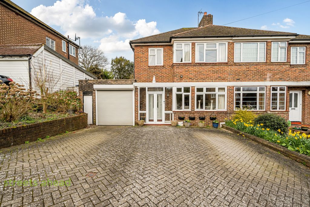 Property photo 1 of 16 54A67c13-154F-49d...