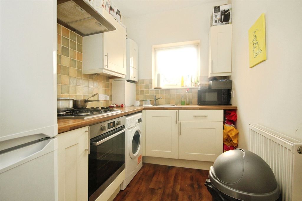 Property photo 2 of 5 Kitchen