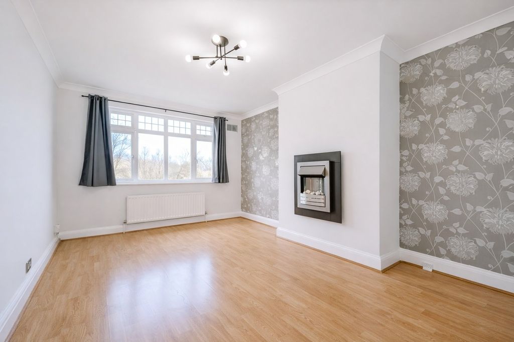 Property photo 2 of 7 Gallery