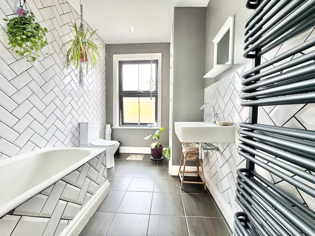 Property photo 3 of 20 Photo 4